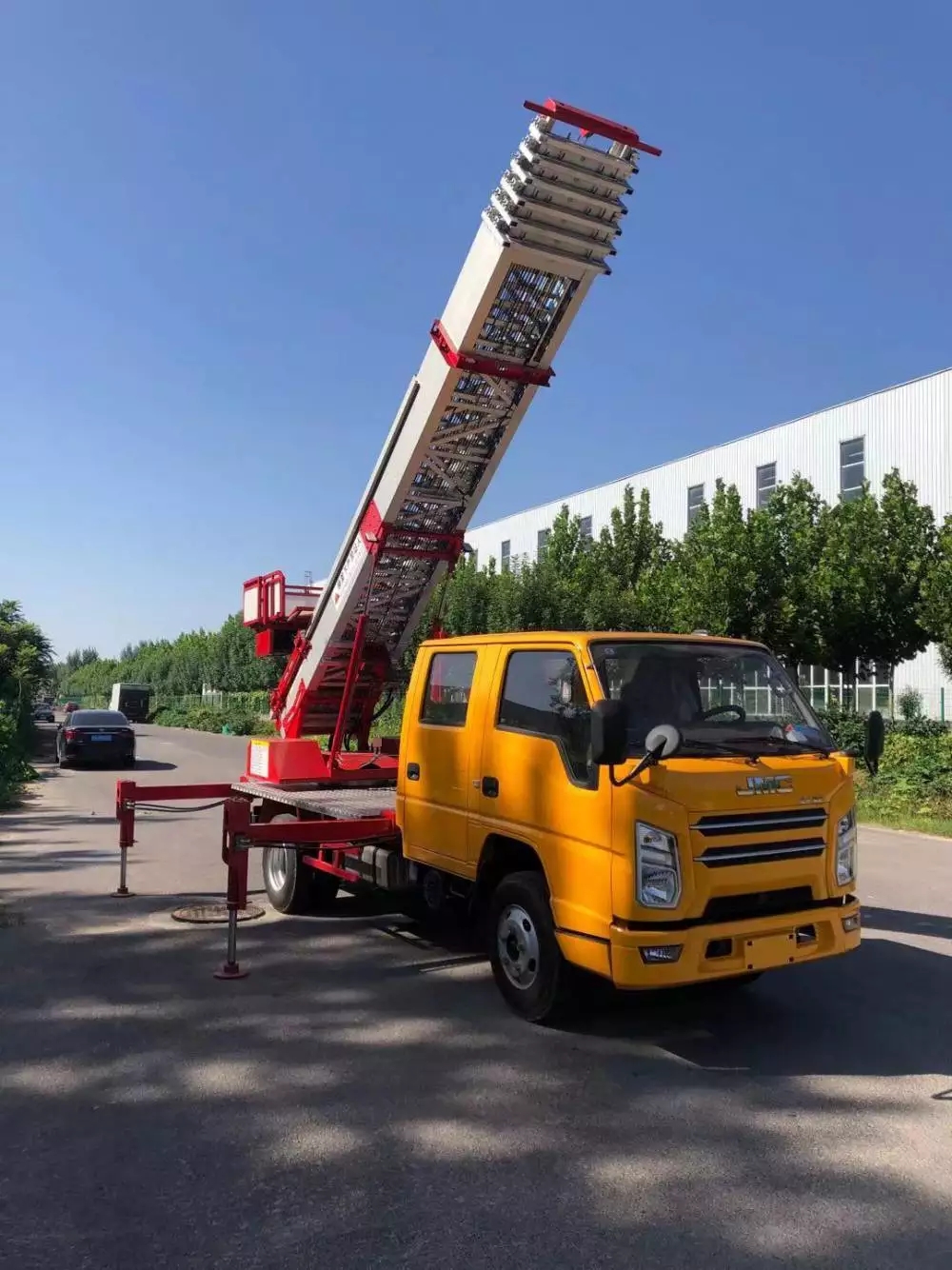 竹溪附近的云梯车出租服务：轻松解决高空作业需求