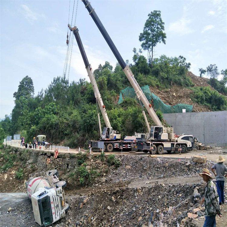 竹溪汽车掉沟里叫吊车救援要多少钱